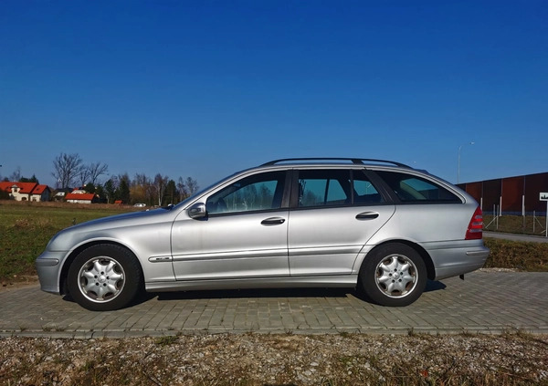 Mercedes-Benz Klasa C cena 5500 przebieg: 400000, rok produkcji 2004 z Borne Sulinowo małe 154